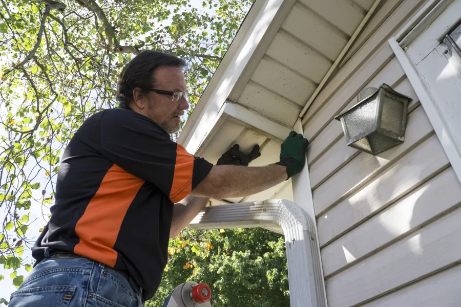 How Siding Repair Improves Energy Efficiency and Comfort in Saint Louis, MO
